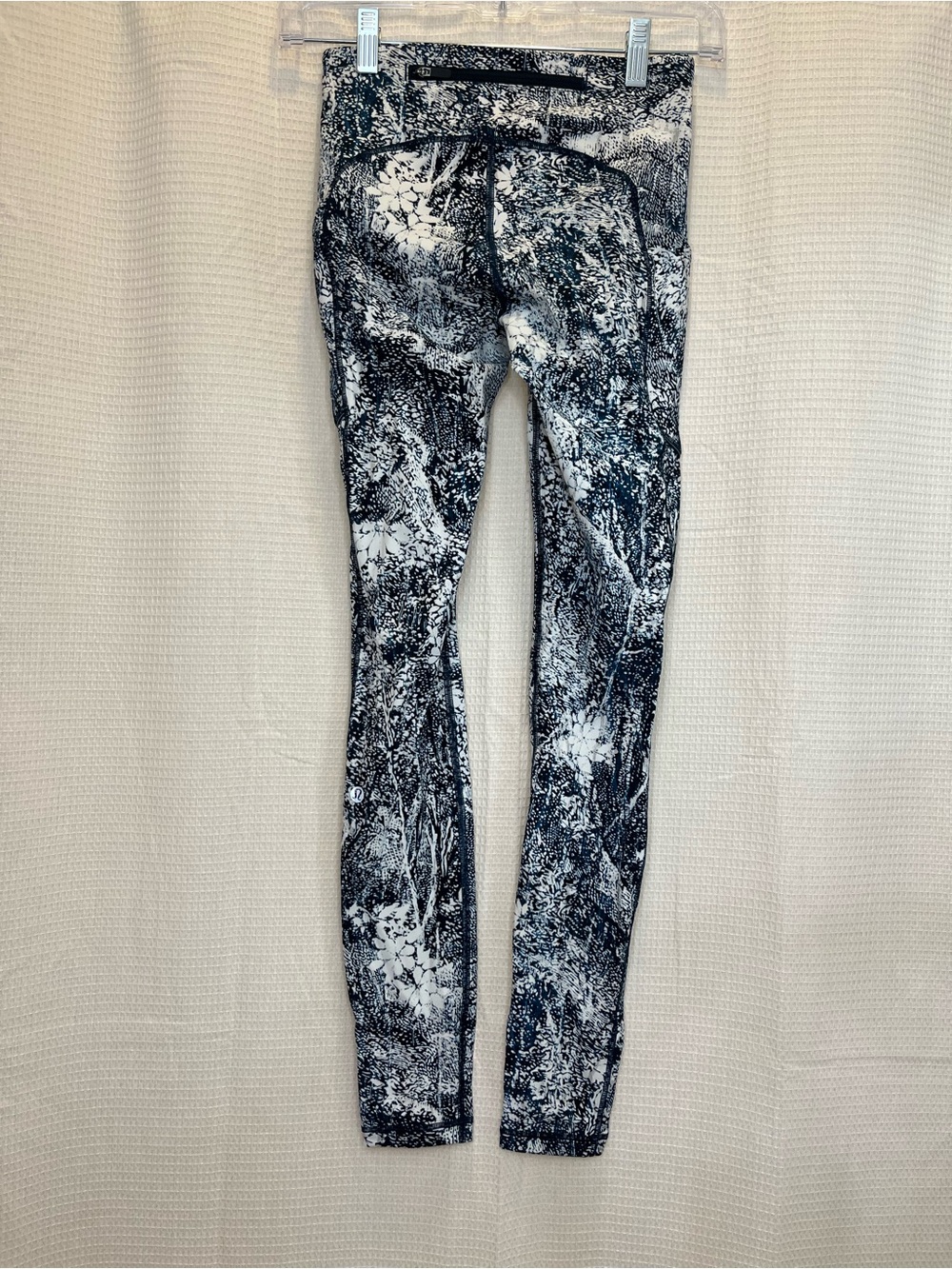Lululemon Speed Up Tight 28" Full-On Luxtreme Wildwood Multi - Size 2